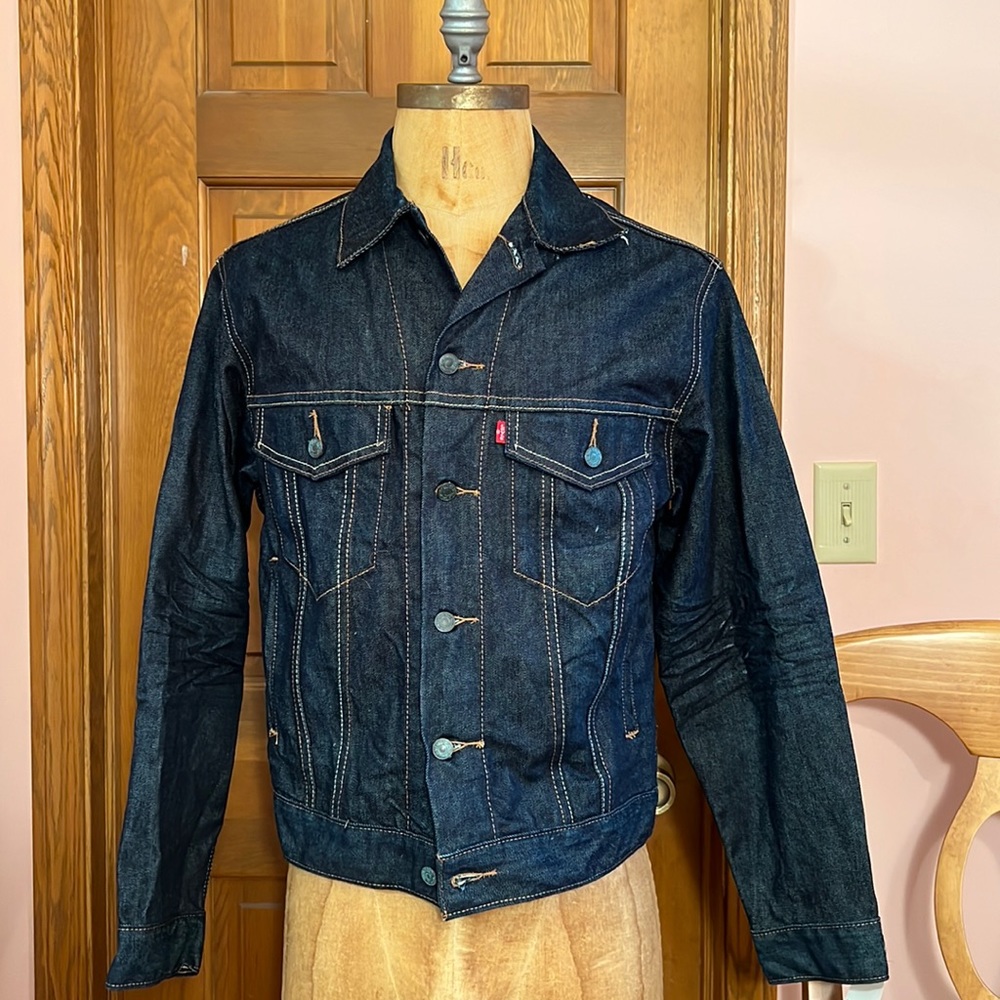NWT Levi’s dark Denim Trucker jacket size small